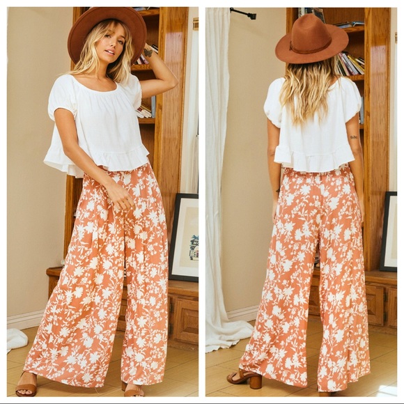 ✨LAST✨Floral print pleated wide leg fabulous pants - Picture 3 of 4